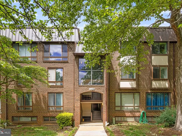 128 Roberts Ln APT 301, Alexandria, VA 22314