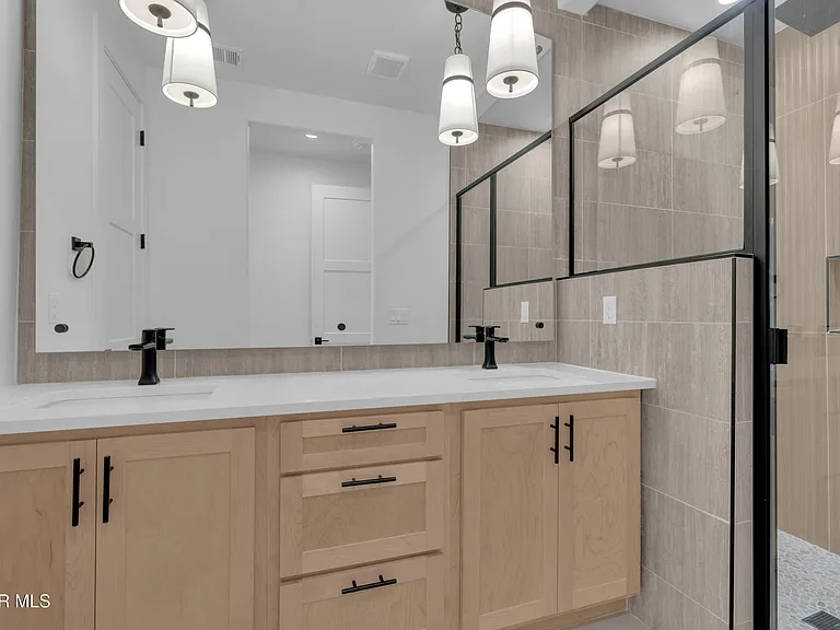 12825 Middlesbrough Ave — Photo 30