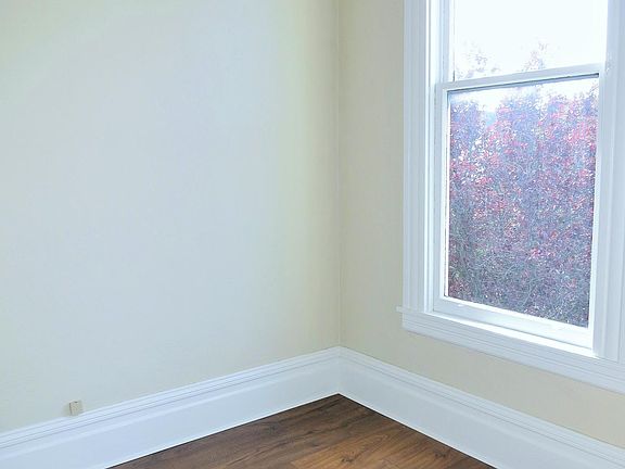 5th image of 235 Elsie St
