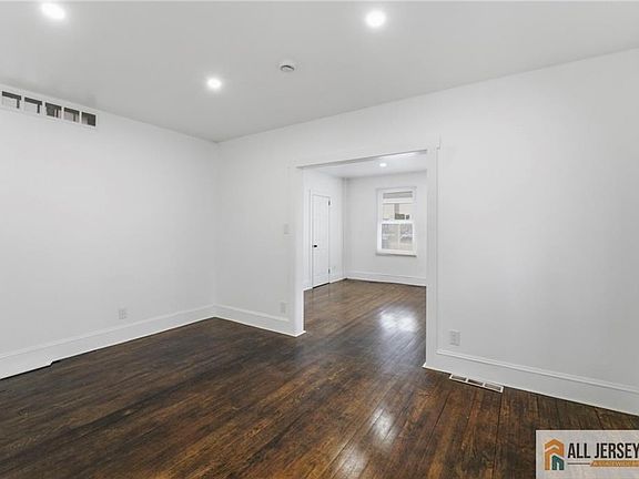 5th image of 29 Grant St #1