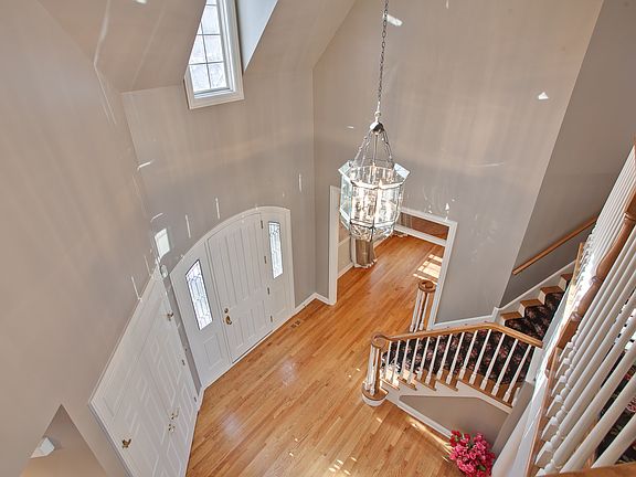 3rd image of 4747 Wellington Dr