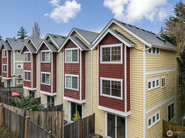 12315 10th Place NE #A, Seattle, WA 98125