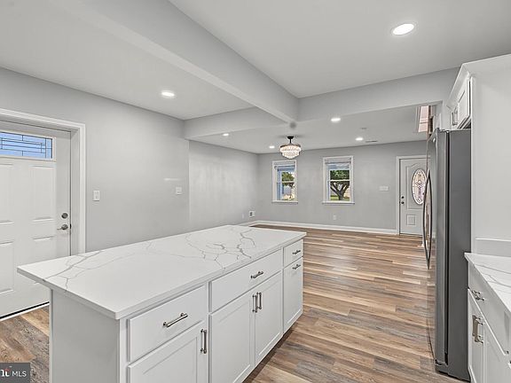 5th image of 212 Main St