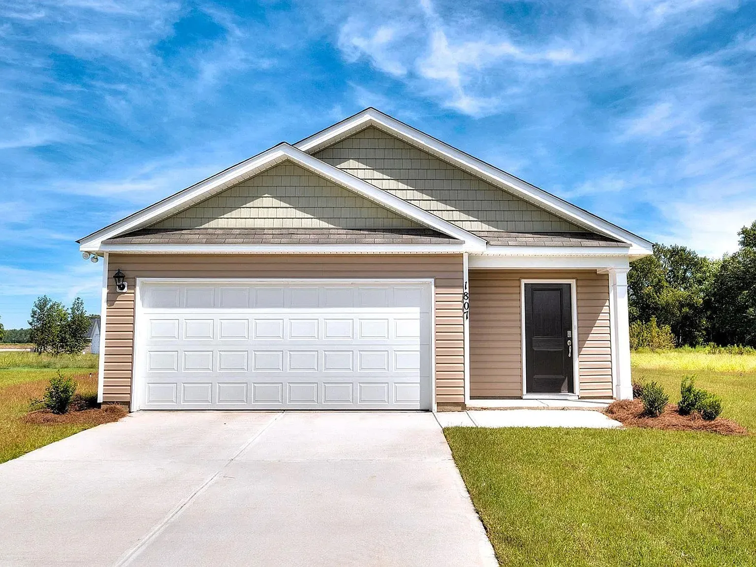 3 bed, 1257 sqft, $1,850 — Photo 1
