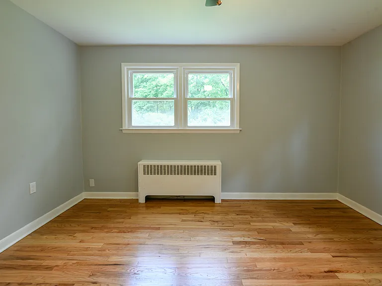 95 Riverside Dr — Photo 13
