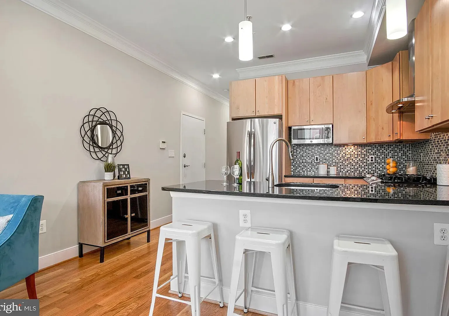 Fully Furnished, Walkable 1BR + Den, 2BA in Downtown DC — Photo 2