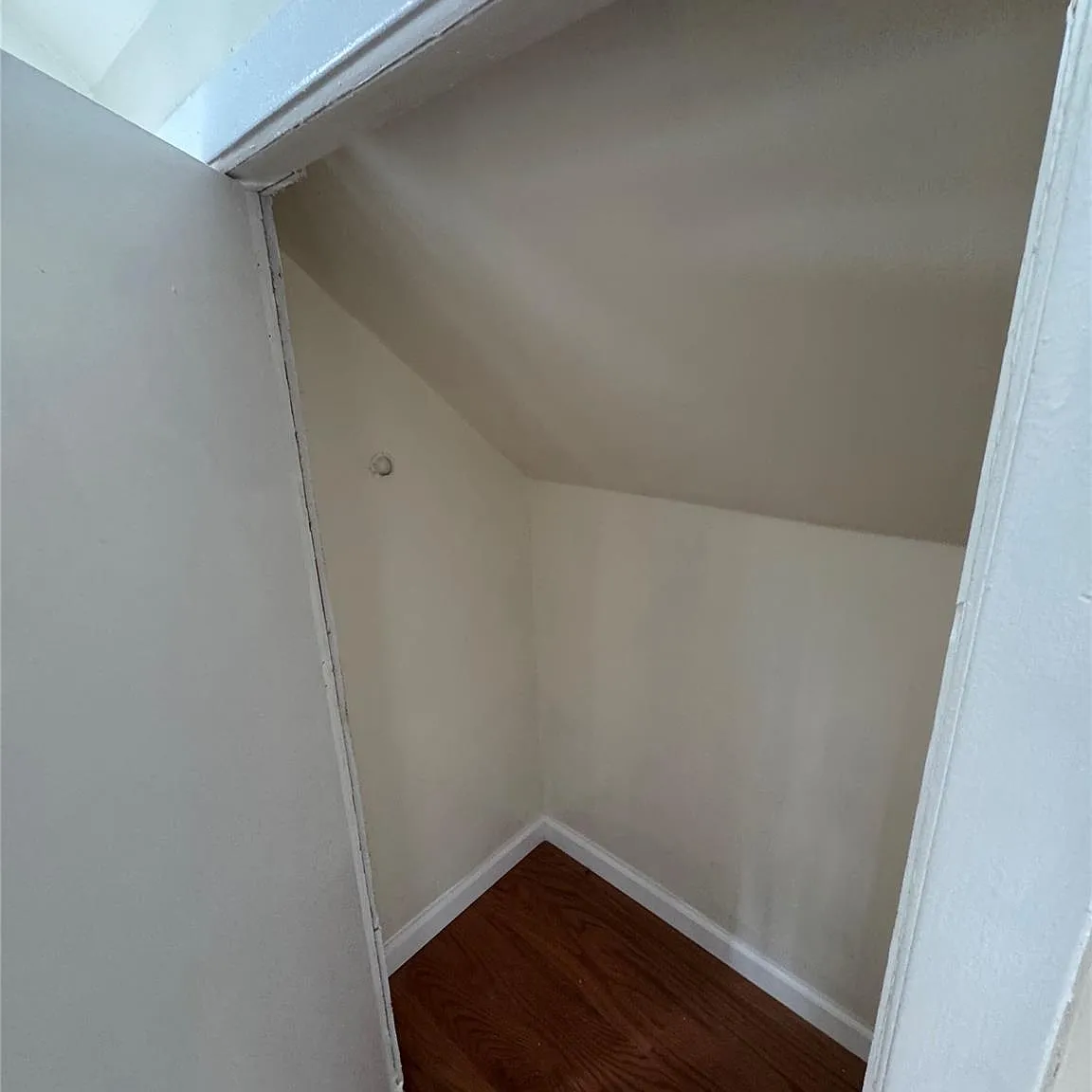 2 bed, 1.0 bath, 1400 sqft, $2,600 — Photo 3