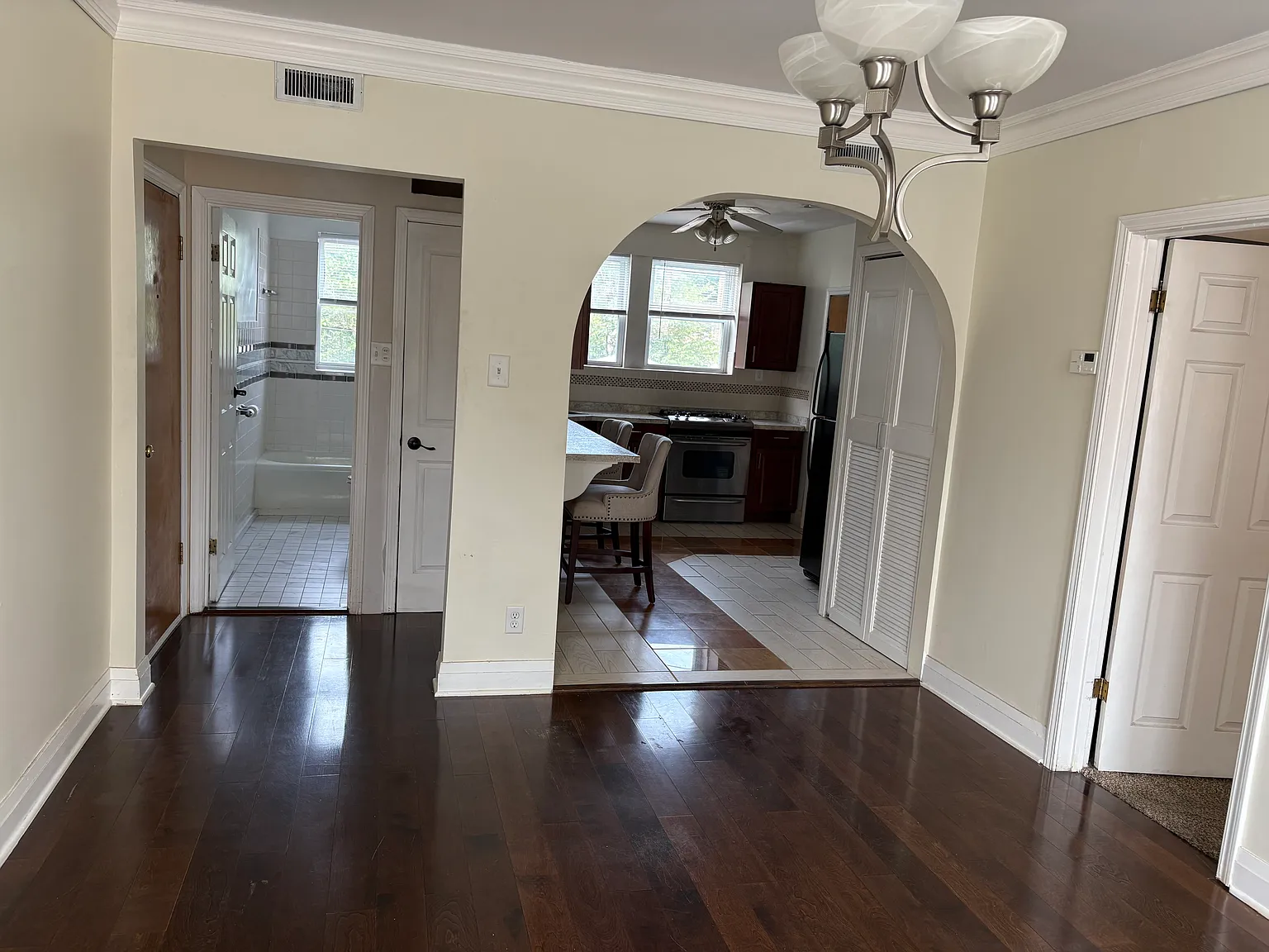 1 bed, 800 sqft, $1,100 — Photo 3