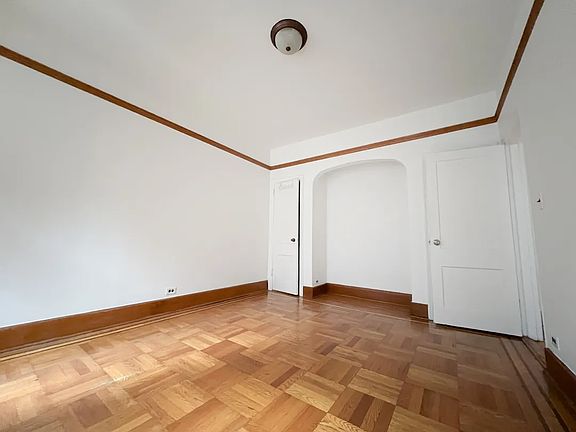 5th image of 593 Metropolitan Ave #2B