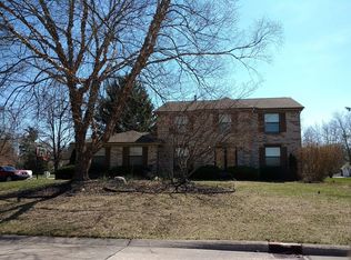 27690 S Bridle Hills Dr, Farmington Hills, MI