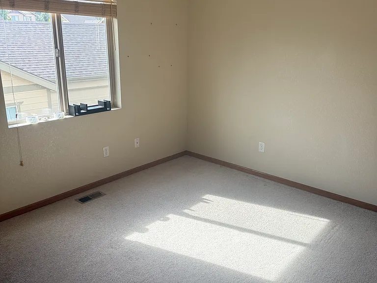 3389 Hewitt St — Photo 13