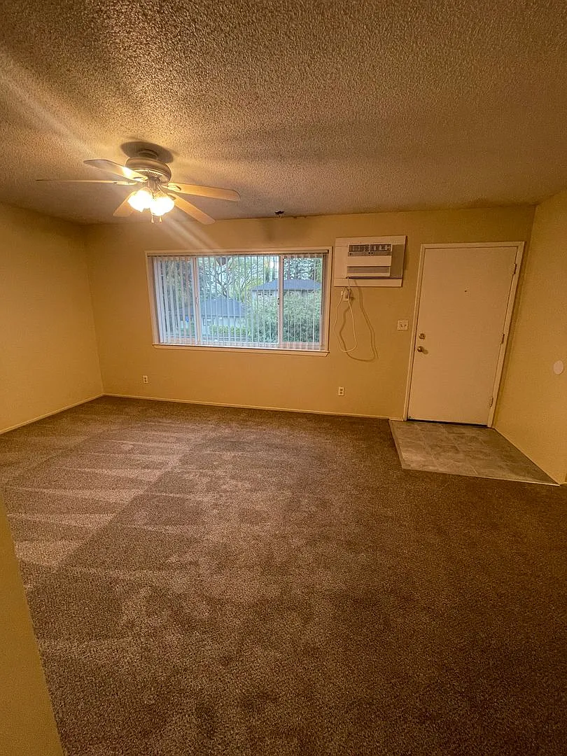 0674 - 372/374 Rio Lindo Ave — Photo 3