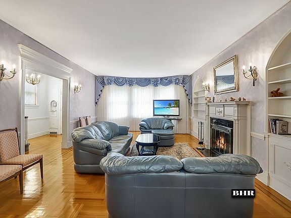5th image of 272 Exeter St