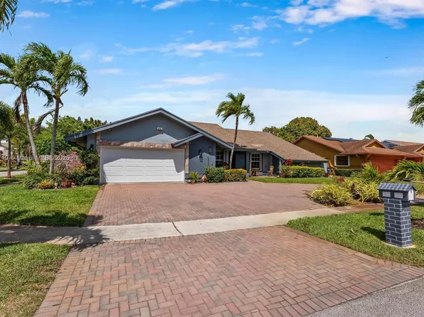 7497 NW 49th St, Lauderhill, FL 33319