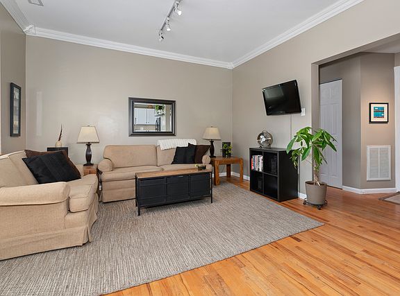 5th image of 2848 N Christiana Ave APT 2S
