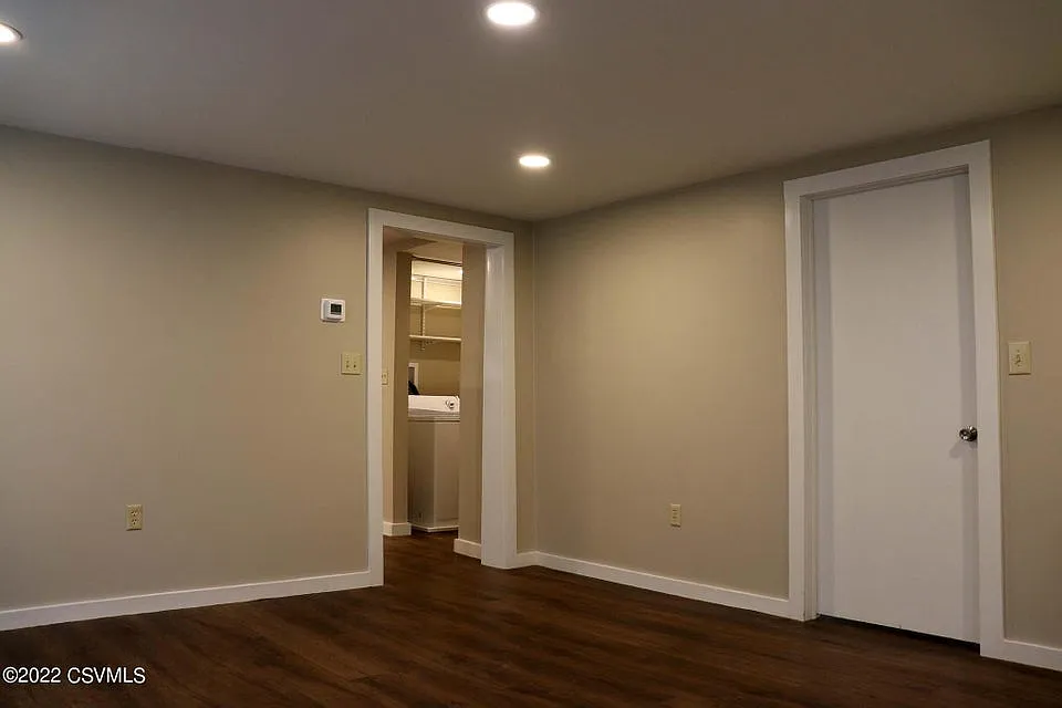 2 bed, 900 sqft, $1,350 — Photo 3