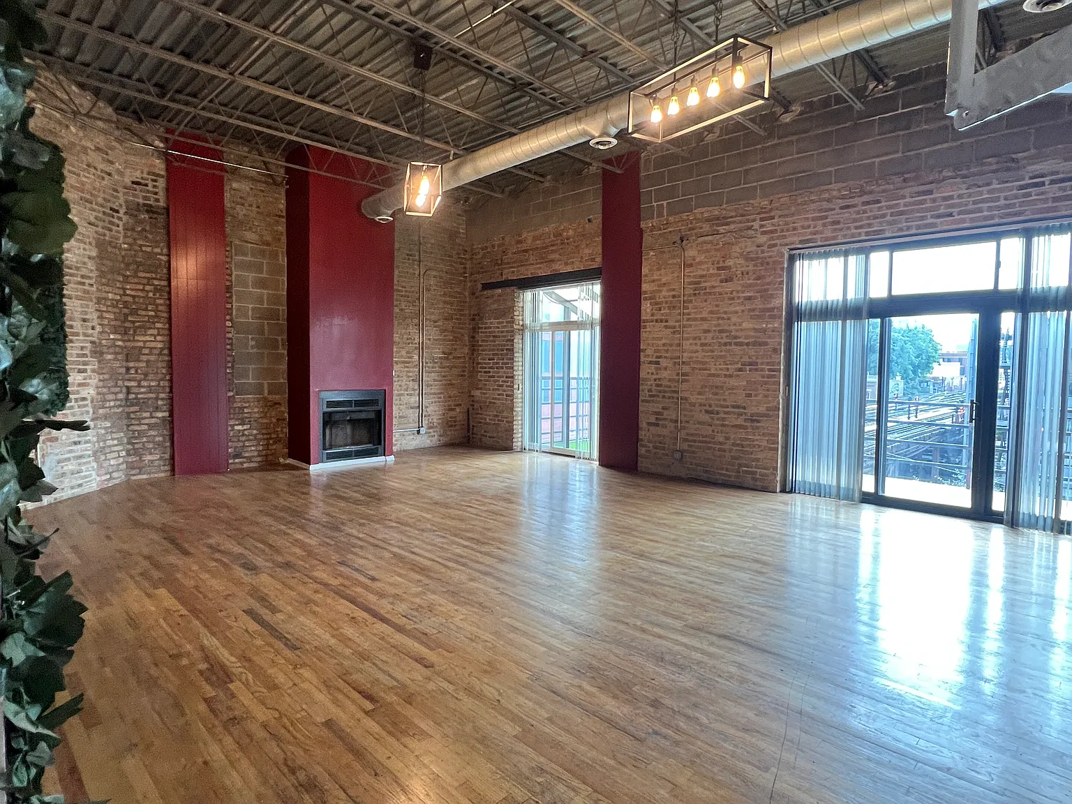 2025 N Sheffield Ave — Photo 4