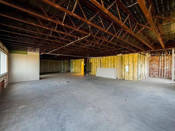 5th image of 901 N Upper Broadway St APT 404