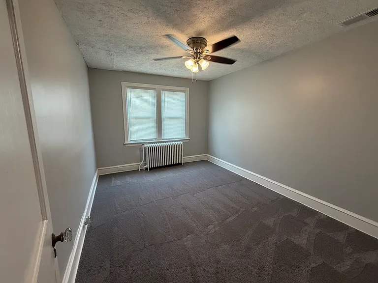 619 W 27th St — Photo 17