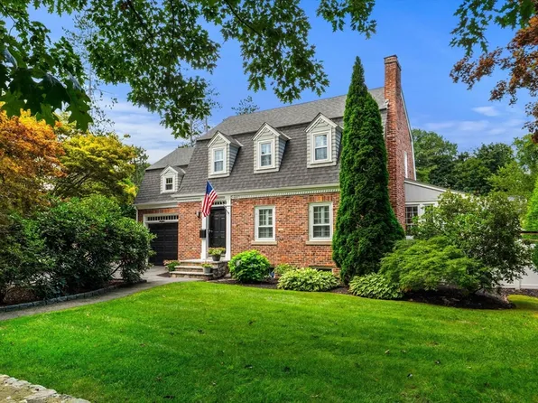 17 Lowell St, Andover, MA 01810