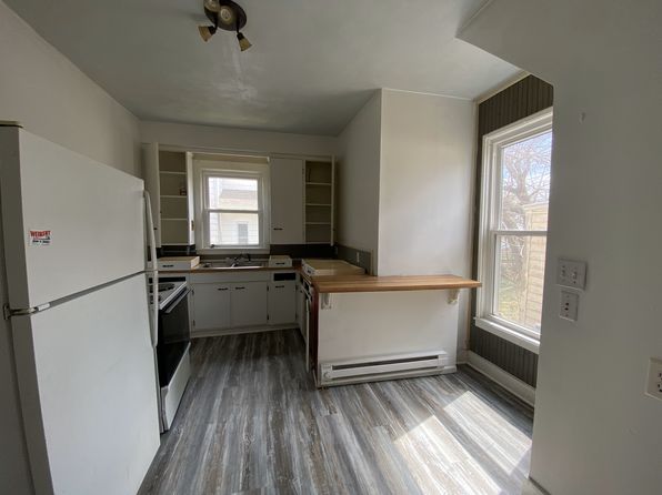 520 Pine St APT 1, Muscatine, IA 52761