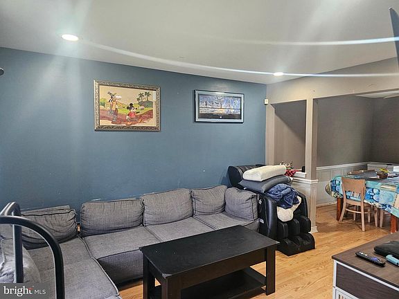 2nd image of 4524 Cannes Ln