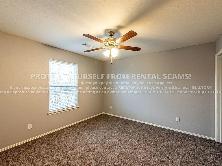 1374 N Corsica Dr — Photo 9