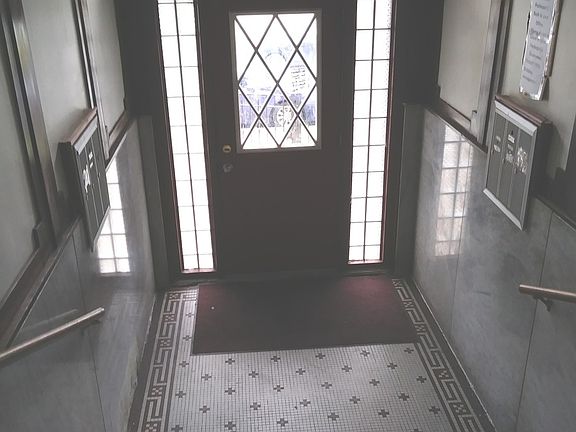 4th image of 3746 S King Dr #1