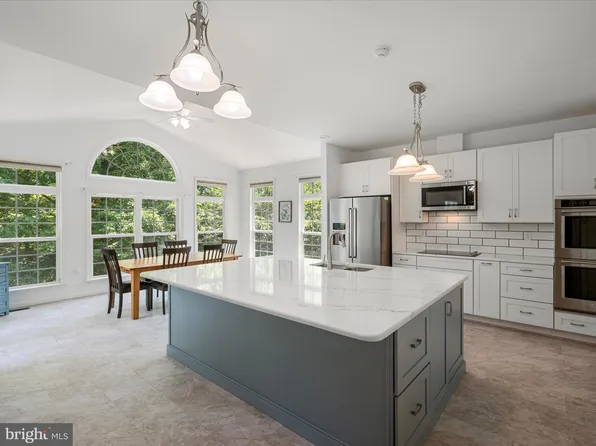 48 Patapsco Cir, Falling Waters, WV 25419