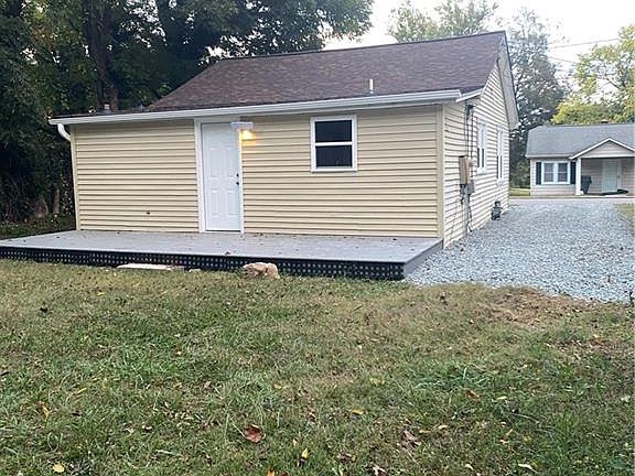 3rd image of 716 Watson St