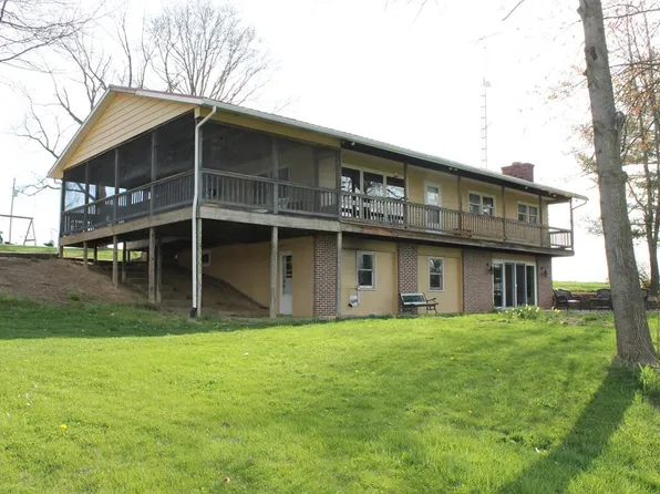 7036 Lakeside Dr, Shreve, OH 44676