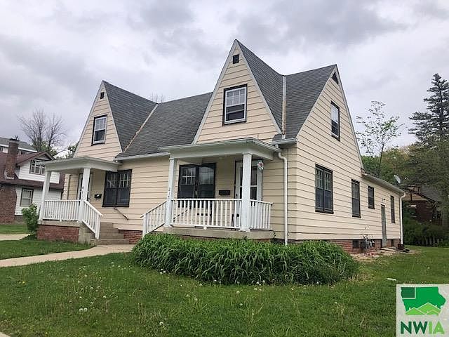 2nd image of 213-217 Michigan St