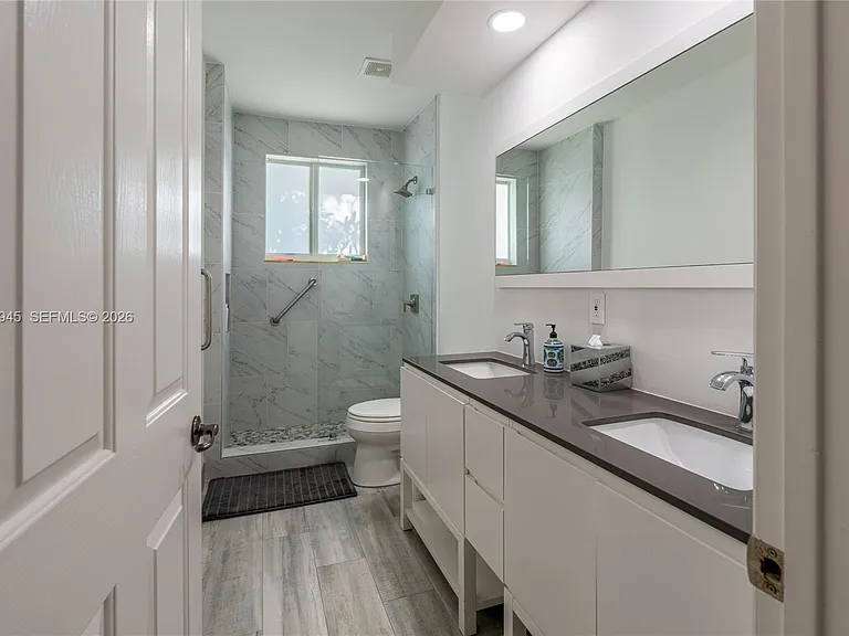 15253 SW 40th St — Photo 31