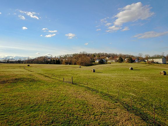 3rd image of Treadway Dr