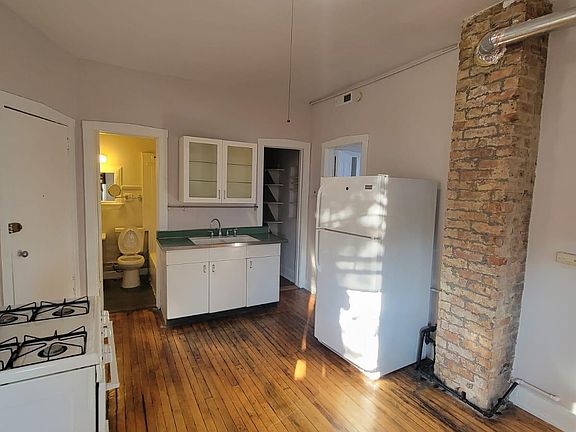 2nd image of 2409 S Hoyne Ave #206
