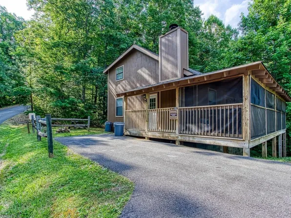 1729 Austin View Way, Pigeon Forge, TN 37876