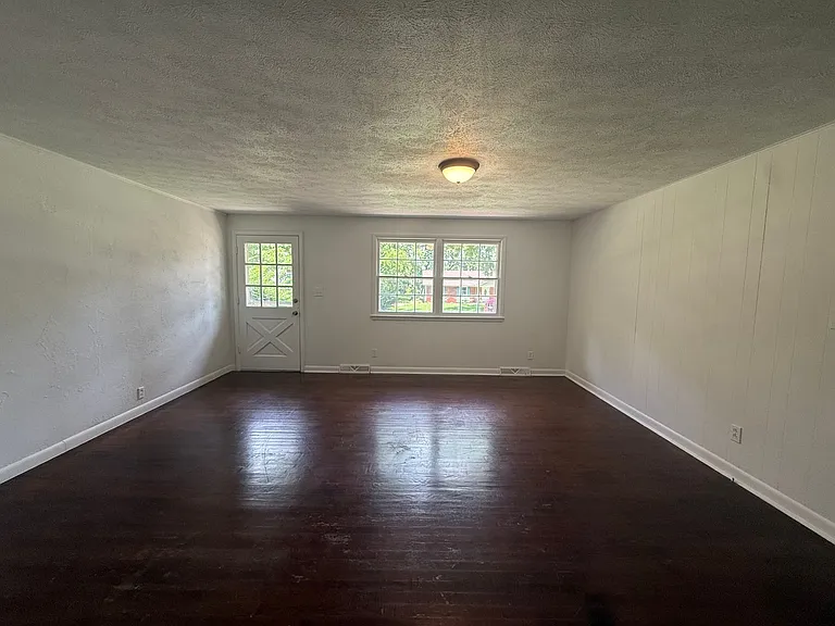 844 W Valley Ct — Photo 2