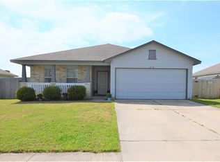 210 Cloud Rd, Hutto, TX 78634