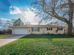 10586 Banyan Dr, Machesney Park, IL 61115