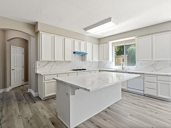 5th image of 9582 Stone Springs Dr