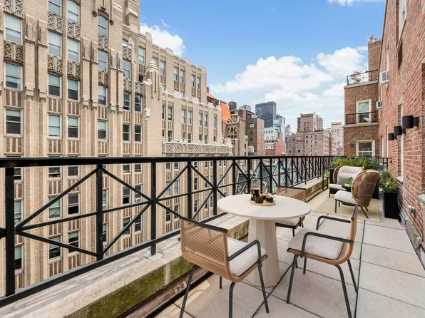 220 Madison Avenue image 1 of 17