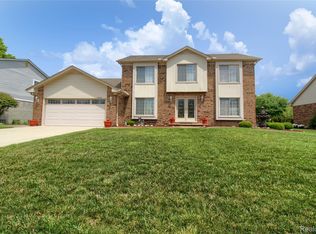 38188 Mallory Dr, Livonia, MI 48154