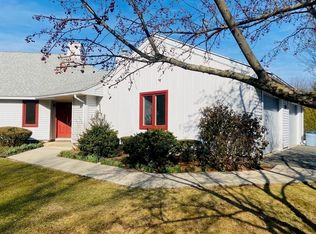 20 McIntosh Dr, Amherst, MA 01002