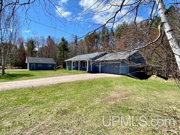 930 Highland Dr, Marquette, MI 49855