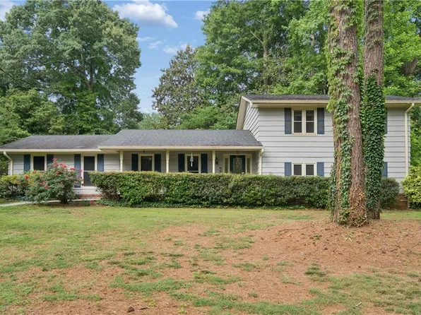 441 Village Green Ct SW, Lilburn, GA 30047