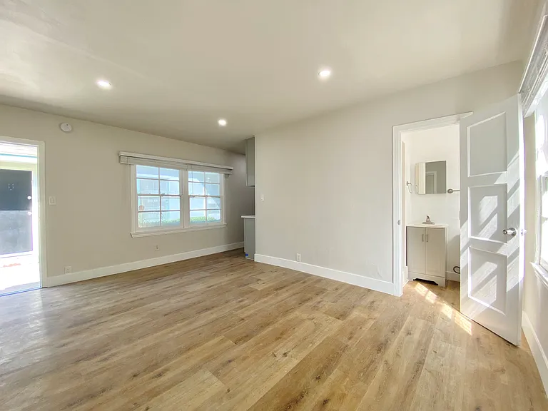 14532 Dickens St #4 — Photo 8