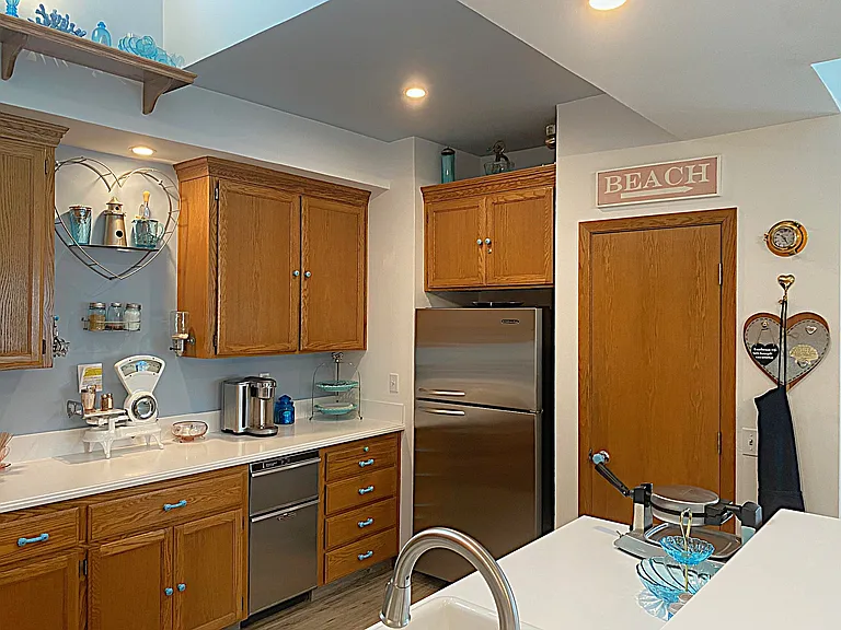Kitchen w/Stainless Steel Fridge, D/W, Trash Compactor, & SAMSUNG Air Fry Oven Range u/Microwave Oven