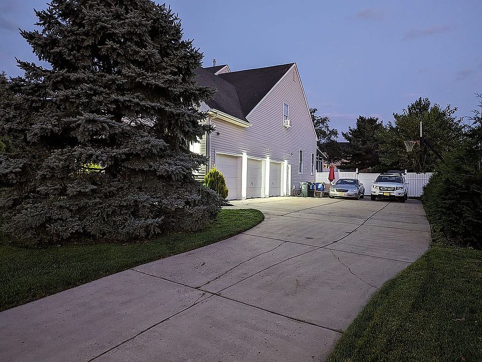 2nd image of 12 Margaret Dr