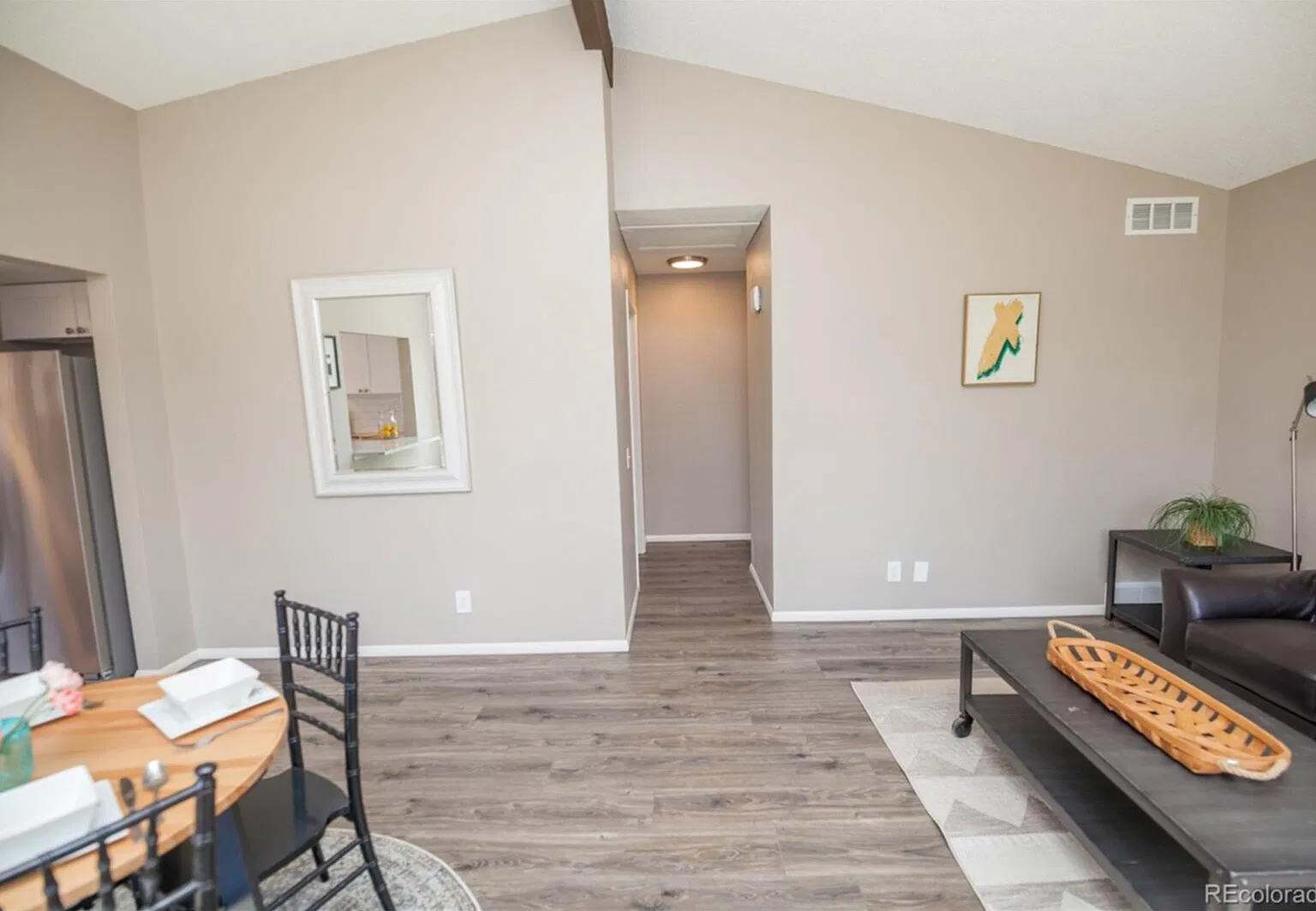 Seville Townhouse 3 bed 2 bath 2 car garage — Photo 2