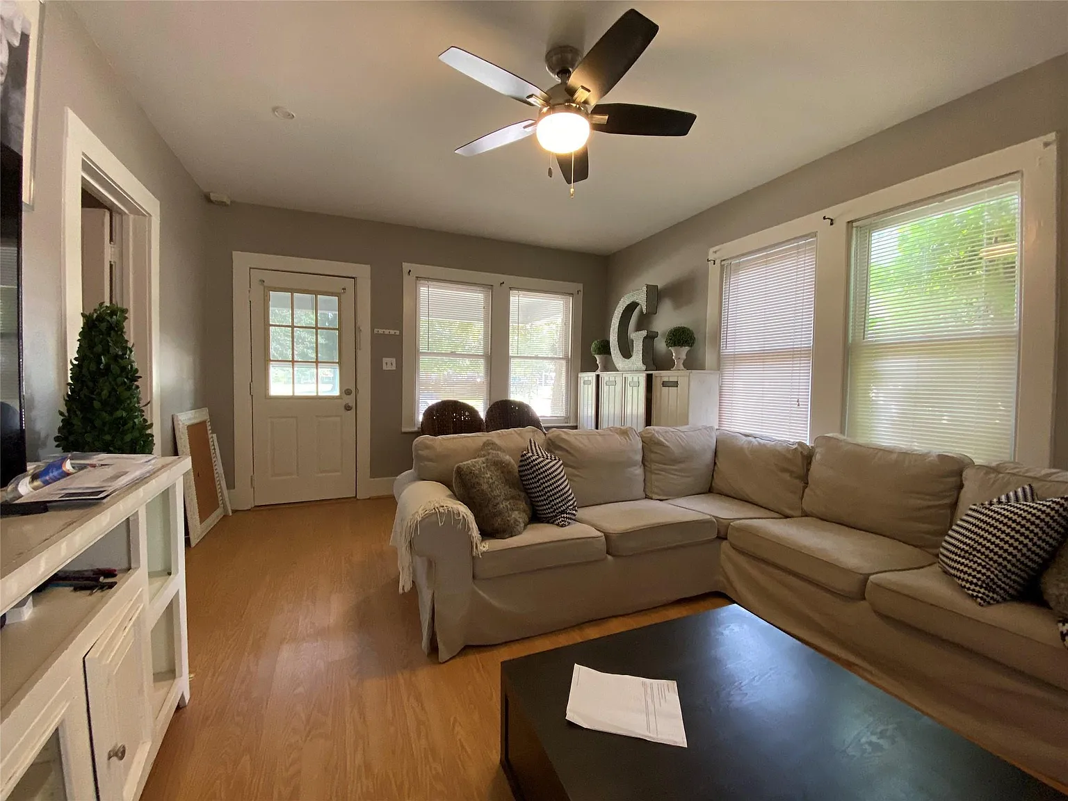 2 bed, 1.0 bath, 1300 sqft, $2,800 — Photo 3